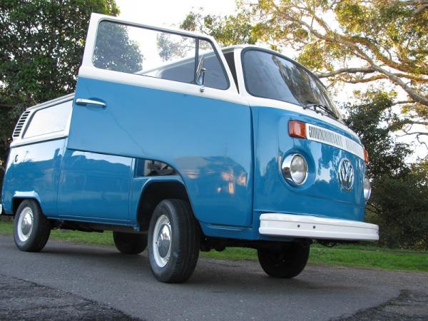 1974 VW Kombi respyaed and rebuilt